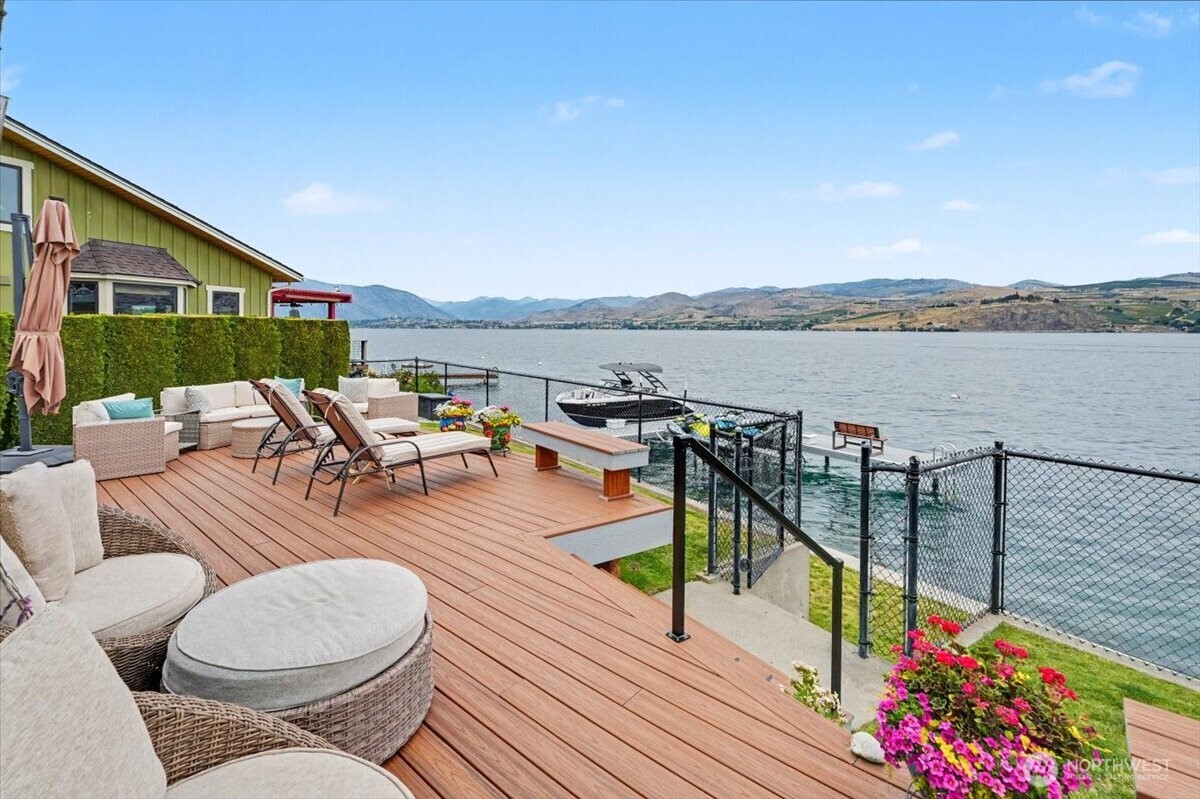 1386 South Lakeshore Road Chelan, WA 98816 - Photo 12 of 40