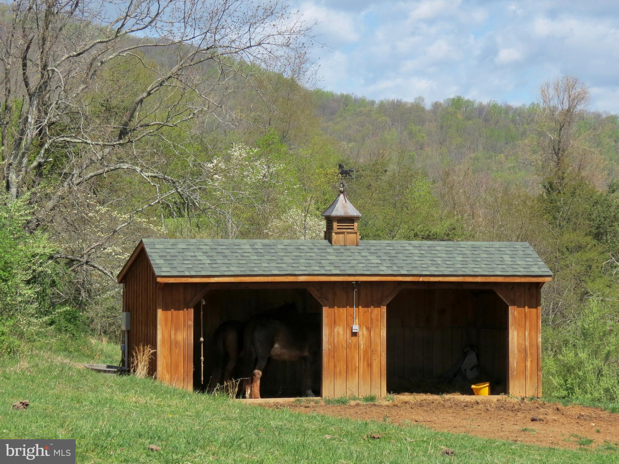 335 Fodderstack Road Washington, VA 22747 - Photo 40 of 52 Run-in shed for horses