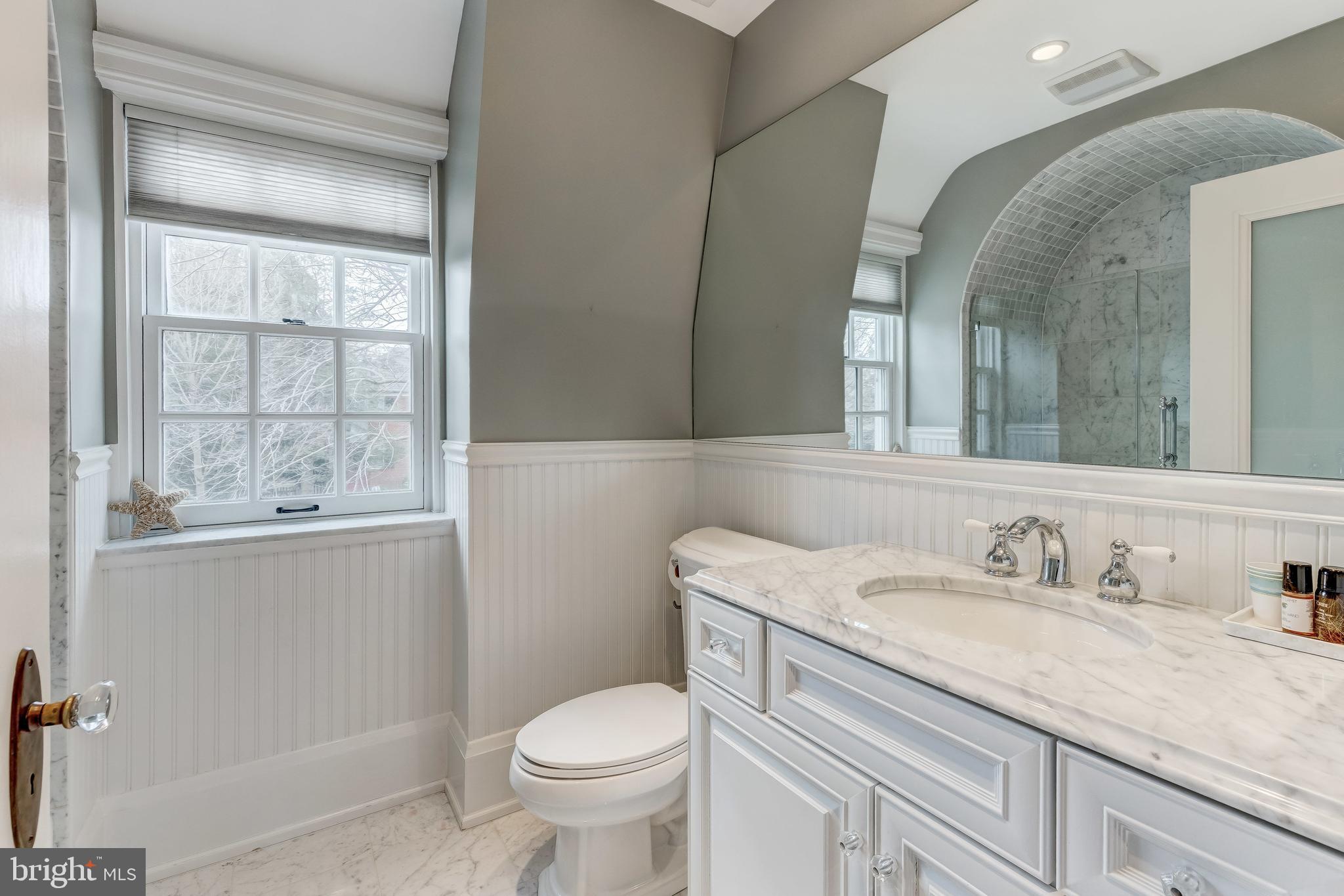 114 St Dunstans Road Baltimore, MD 21212 - Photo 26 of 38 Hall Bath