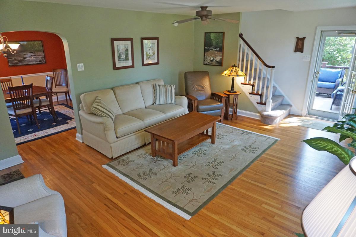 324 Ridgewood Road Springfield, PA 19064 - Photo 9 of 26 Living Room