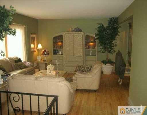 47 Wellington Road East Brunswick, NJ 08816 - Photo 3 of 8 Gallery Image 3