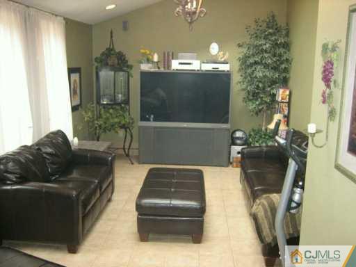 47 Wellington Road East Brunswick, NJ 08816 - Photo 5 of 8 Gallery Image 5
