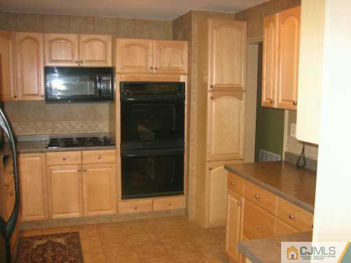 47 Wellington Road East Brunswick, NJ 08816 - Photo 8 of 8 Gallery Image 8