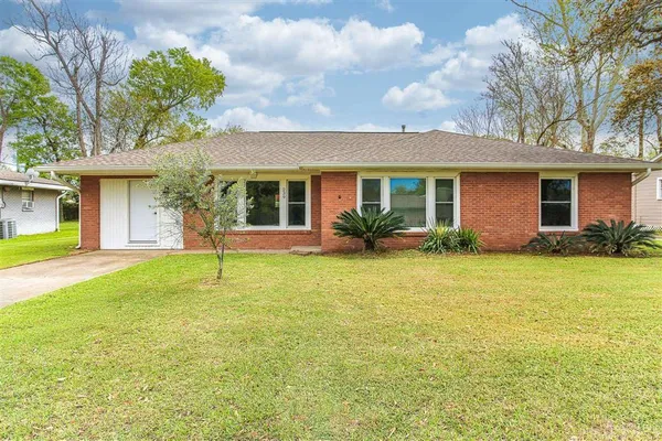 $216,500 | 239 Arlington Drive, Lake Charles, LA 70605
