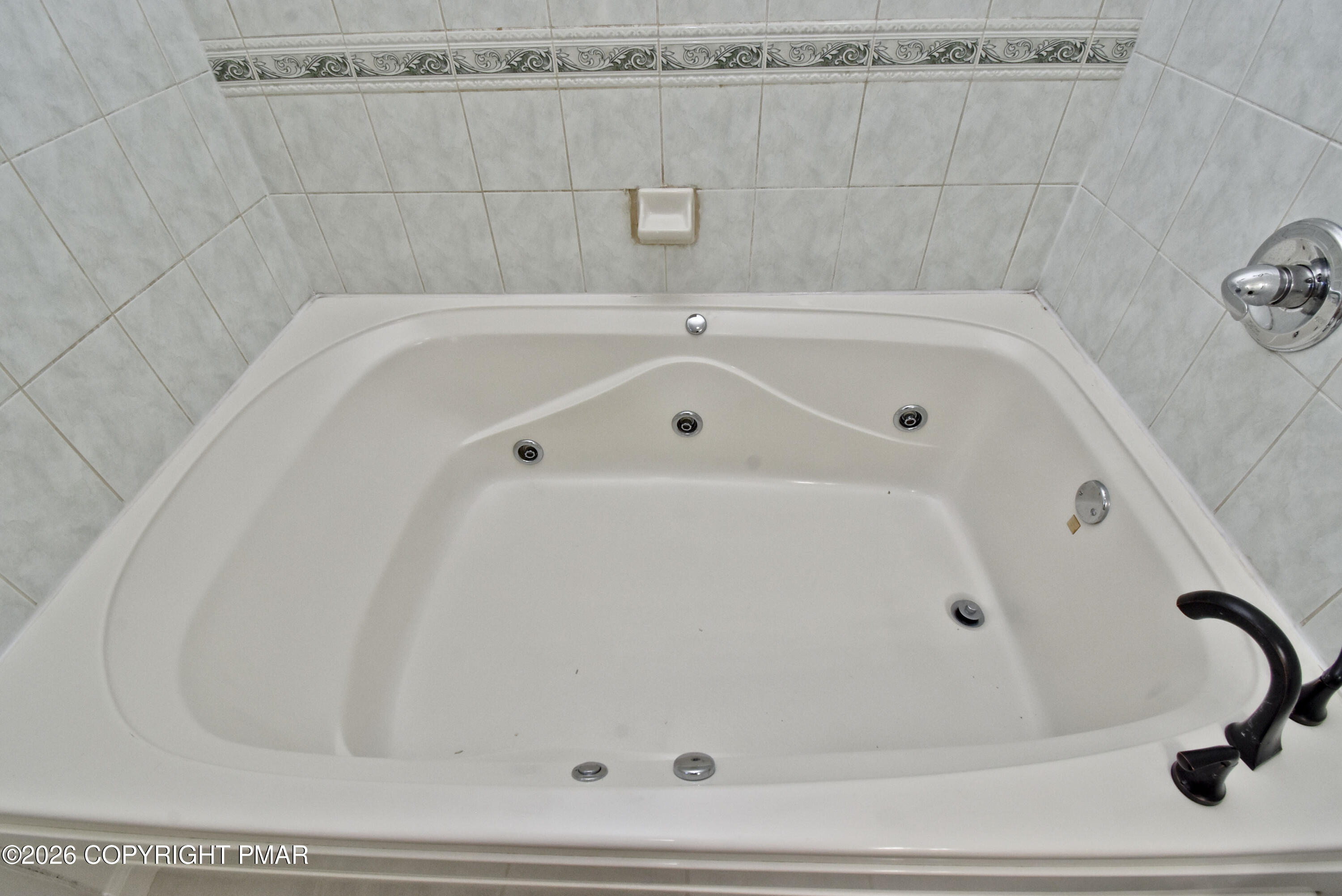 108 Pipher Road Bushkill, PA 18324 - Photo 28 of 50 a bathroom with a bathtub