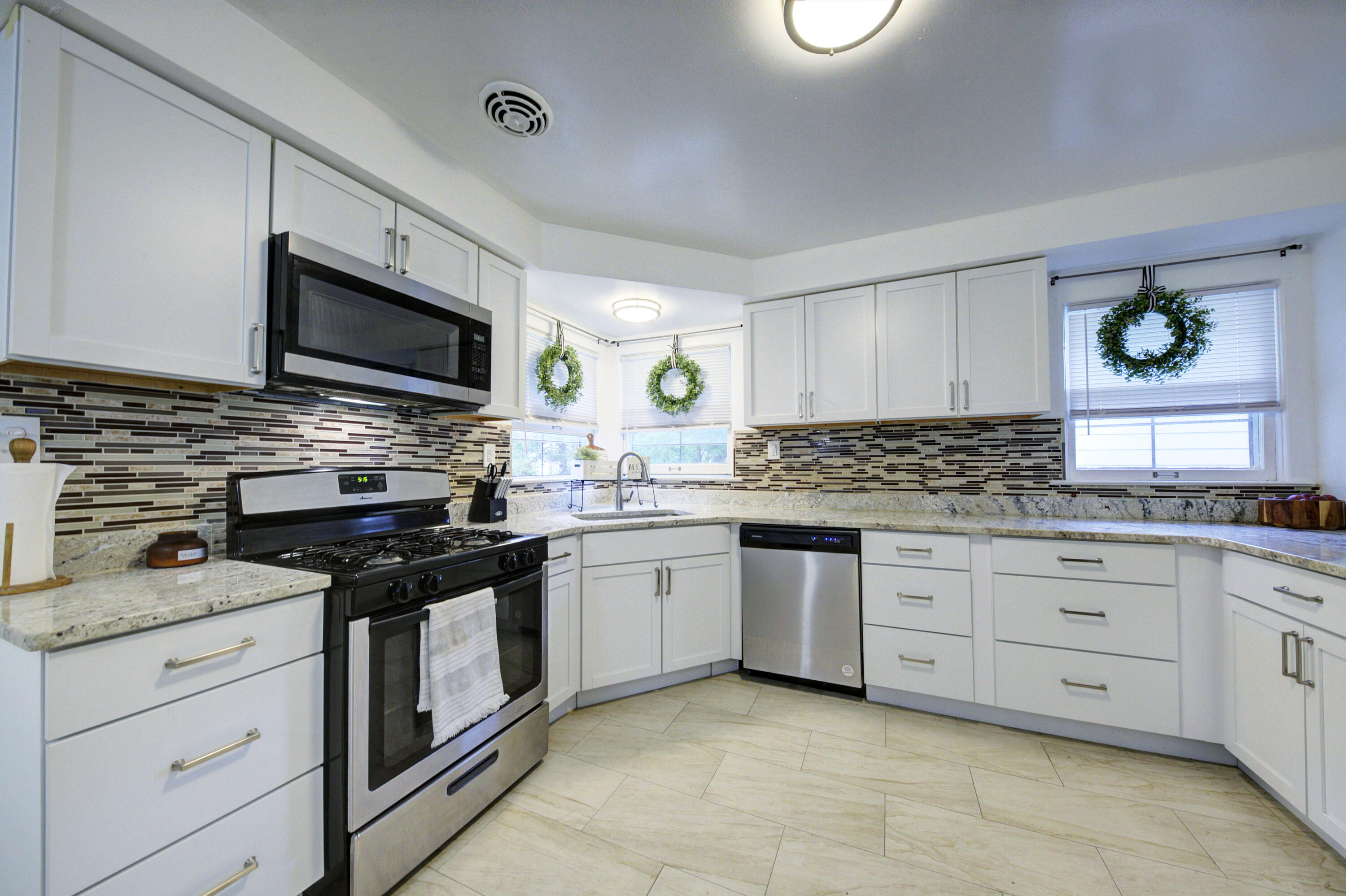 15017 Inkster Road Livonia, MI 48154 - Photo 11 of 35 IMG_3486_7_8