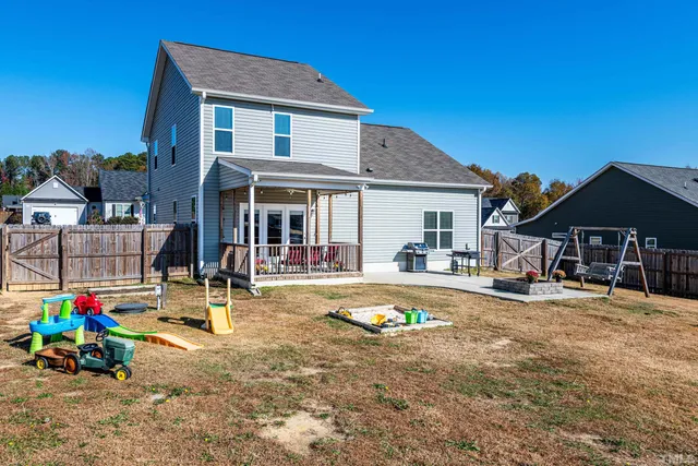 a view of a back yard of the house