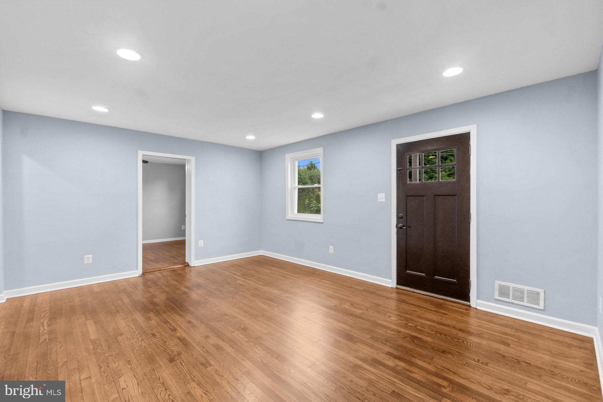 12422 Feldon Street Silver Spring, MD 20906 - Photo 4 of 26