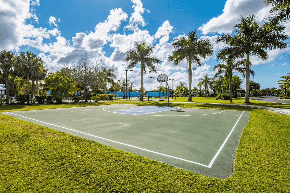 532 Southwest 38th Way, Unit 114 Okeechobee, FL 34974 - Photo 30 of 70 Basketball-court