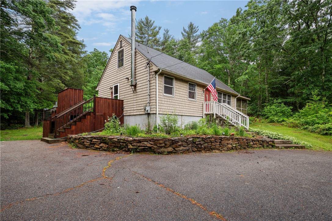 184 Wakefield Road Burrillville, RI 02859 - Photo 5 of 31 Gallery Image 5