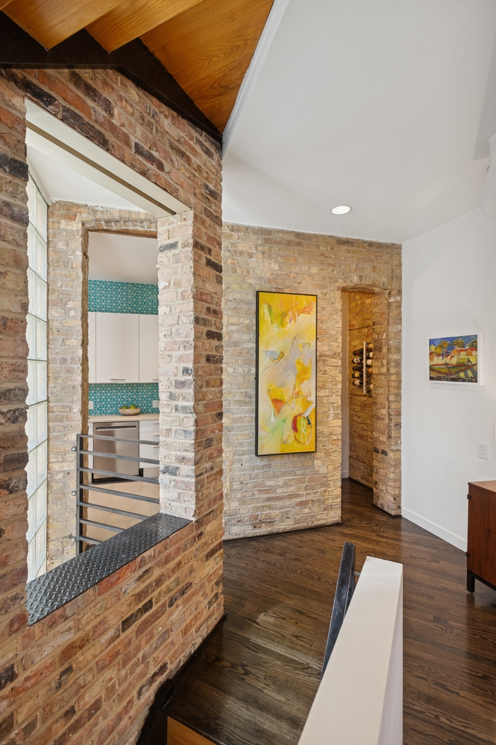832 West Wolfram Street Chicago, IL 60657 - Photo 23 of 51 a view of a living room and wooden floor