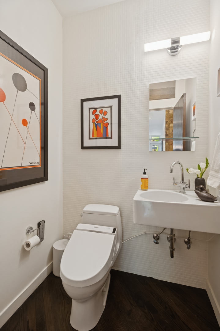 832 West Wolfram Street Chicago, IL 60657 - Photo 29 of 51 a bathroom with a sink and mirror with toilet