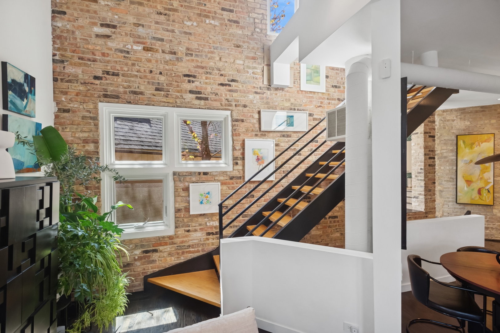 832 West Wolfram Street Chicago, IL 60657 - Photo 30 of 51 a view of entryway with a front door