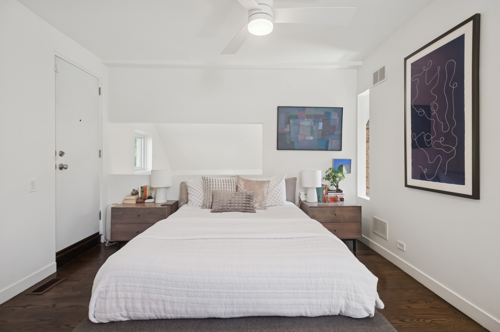 832 West Wolfram Street Chicago, IL 60657 - Photo 33 of 51 a bedroom with a bed and wall painting
