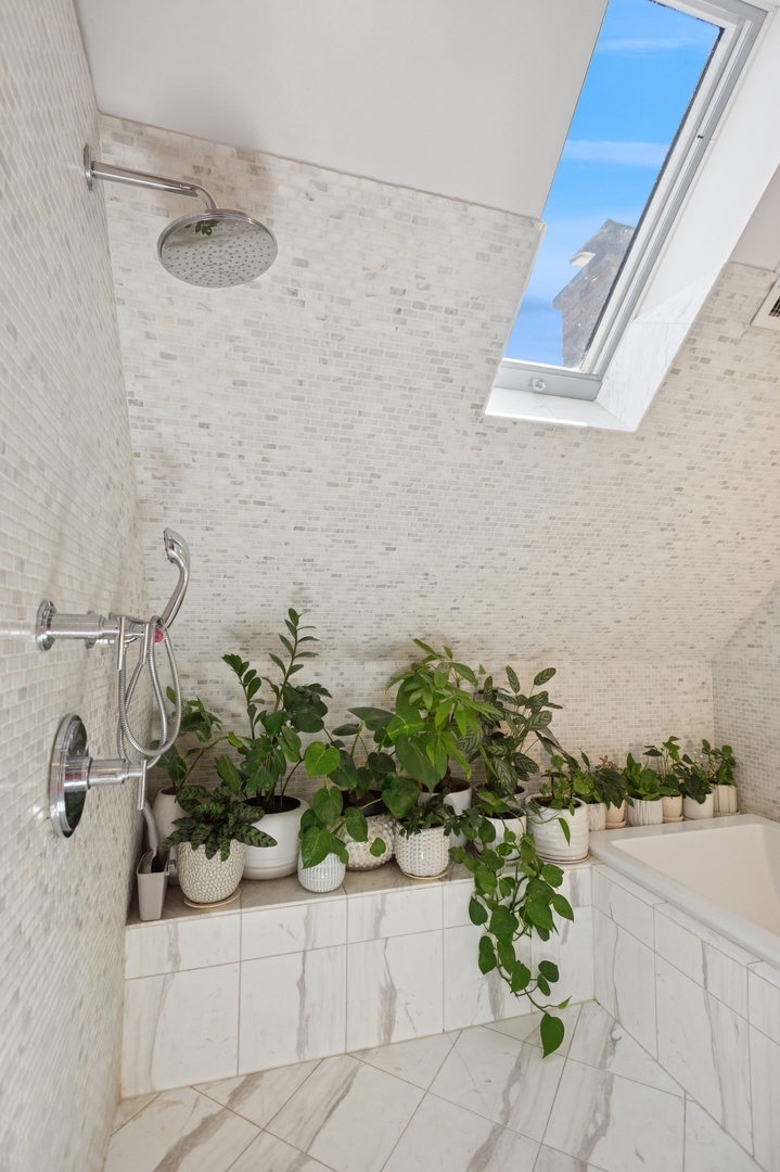 832 West Wolfram Street Chicago, IL 60657 - Photo 38 of 51 a bathroom with a shower
