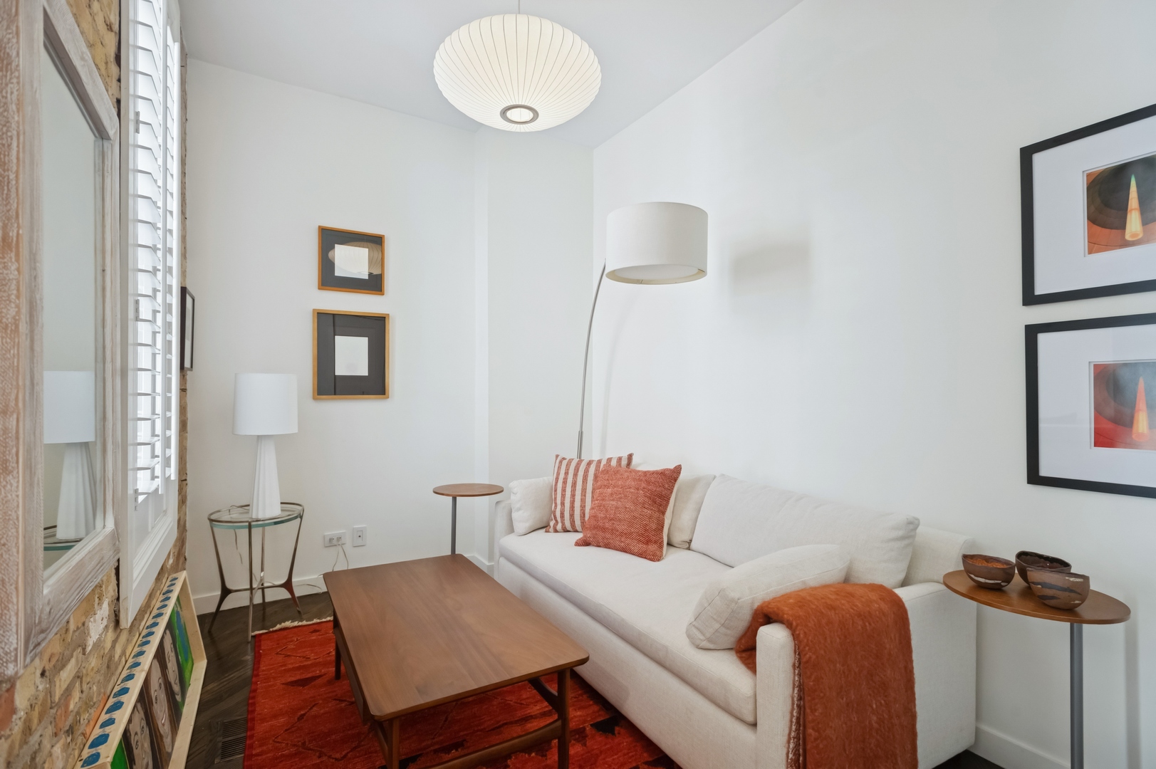 832 West Wolfram Street Chicago, IL 60657 - Photo 10 of 51 a bedroom with furniture and a lamp
