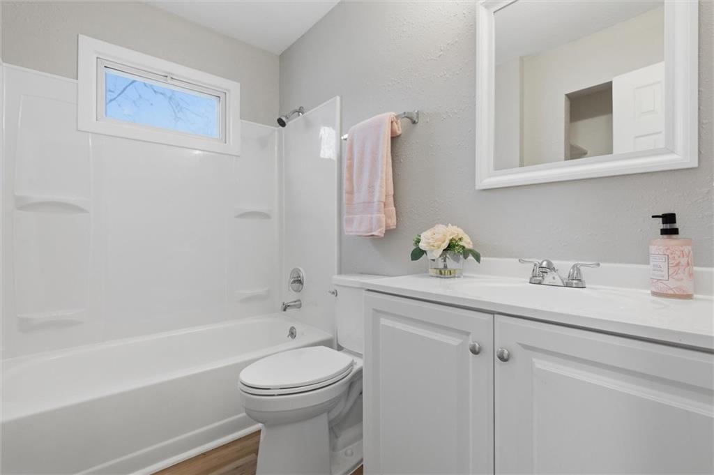 1232 Old Manor Road Liberty, MO 64068 - Photo 12 of 36