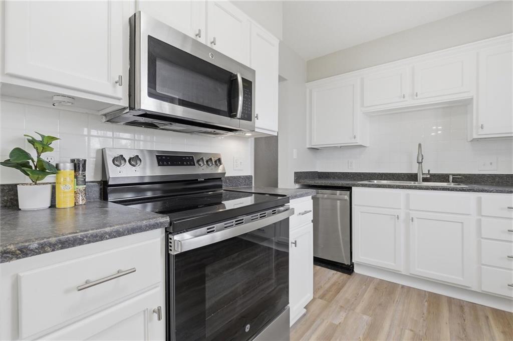 1232 Old Manor Road Liberty, MO 64068 - Photo 9 of 36