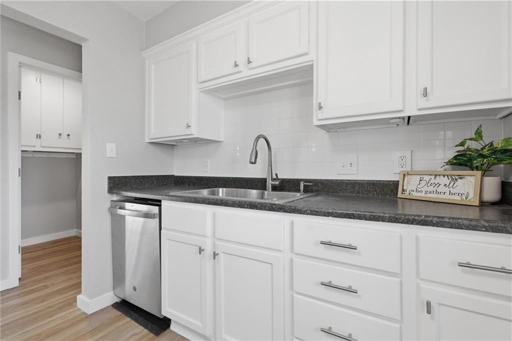 1232 Old Manor Road Liberty, MO 64068 - Photo 10 of 36