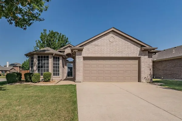 $1,895 | 10501 Cloisters Drive, Fort Worth, TX 76131