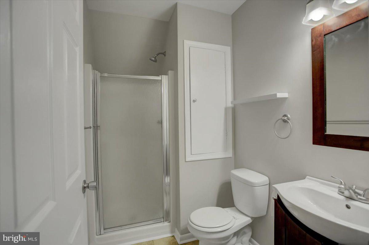 124 West Hunter Road Carlisle, PA 17015 - Photo 28 of 36 a bathroom with a toilet a sink a mirror and vanity