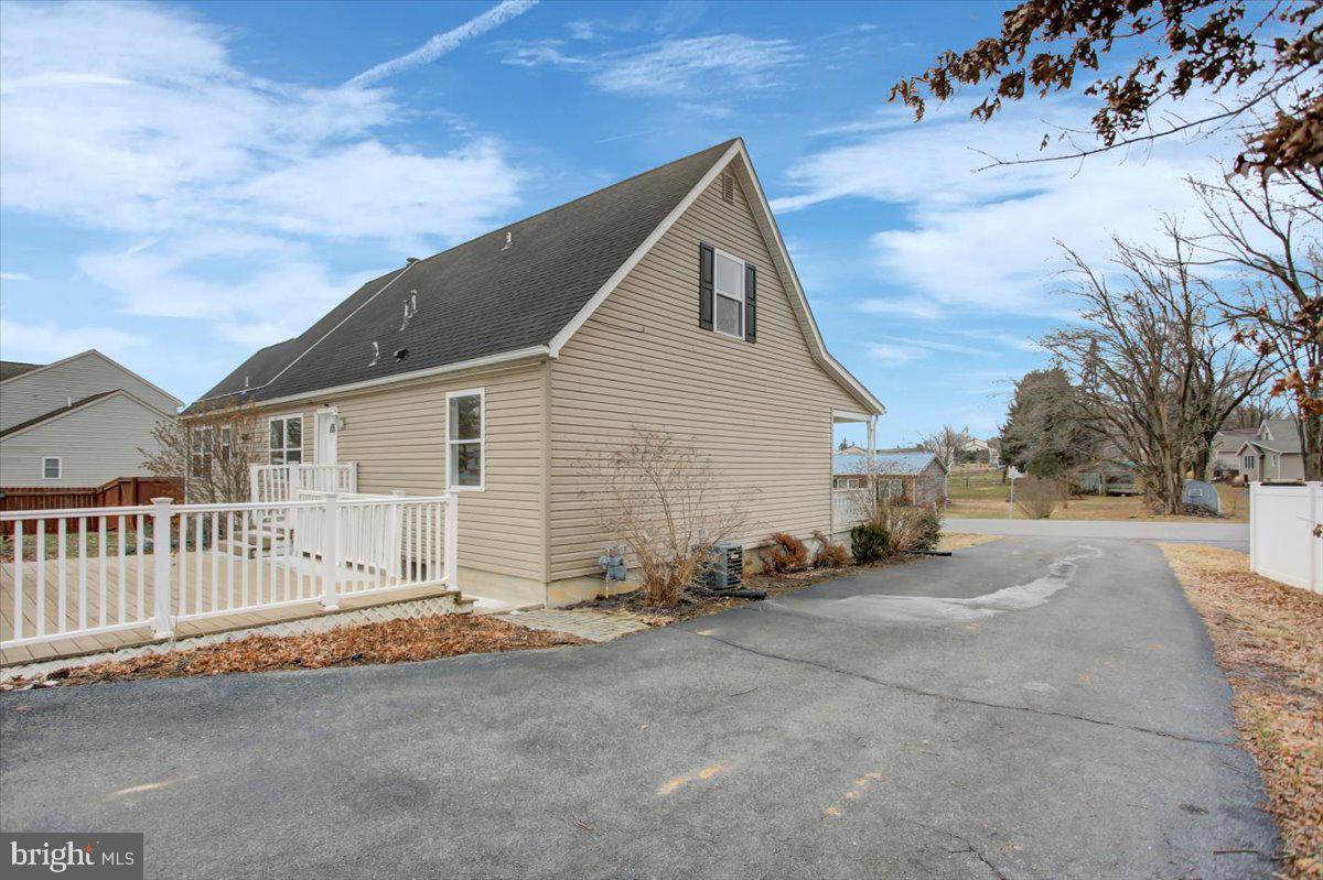 124 West Hunter Road Carlisle, PA 17015 - Photo 33 of 36 a view of a house with wooden fence