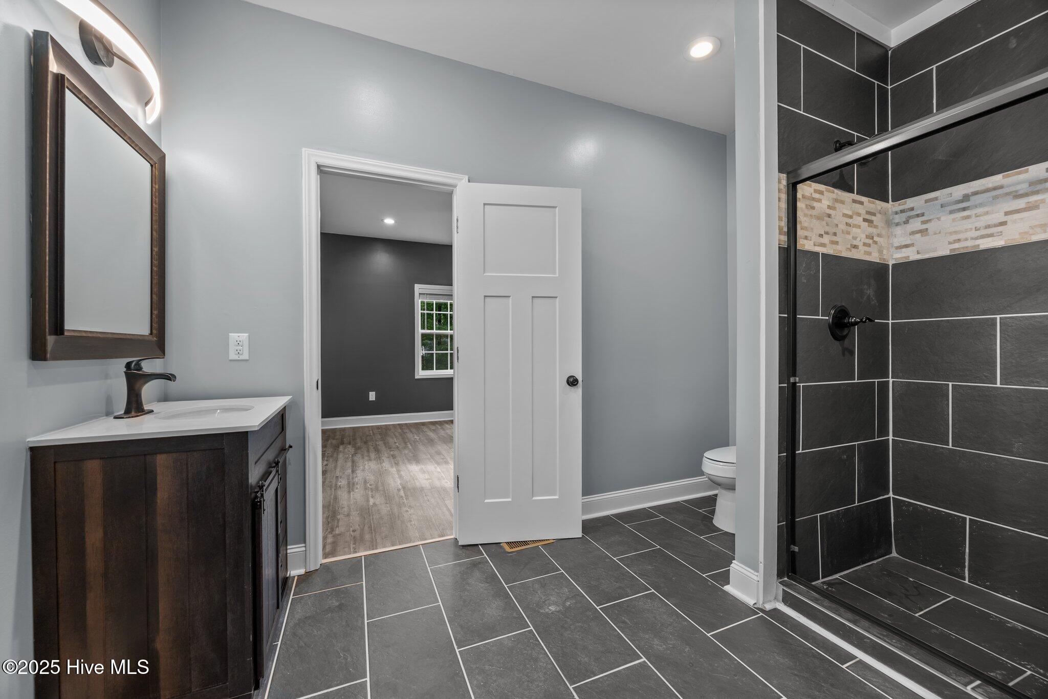 103 Meadowview Road Jacksonville, NC 28540 - Photo 21 of 50 Bathroom Suite #1