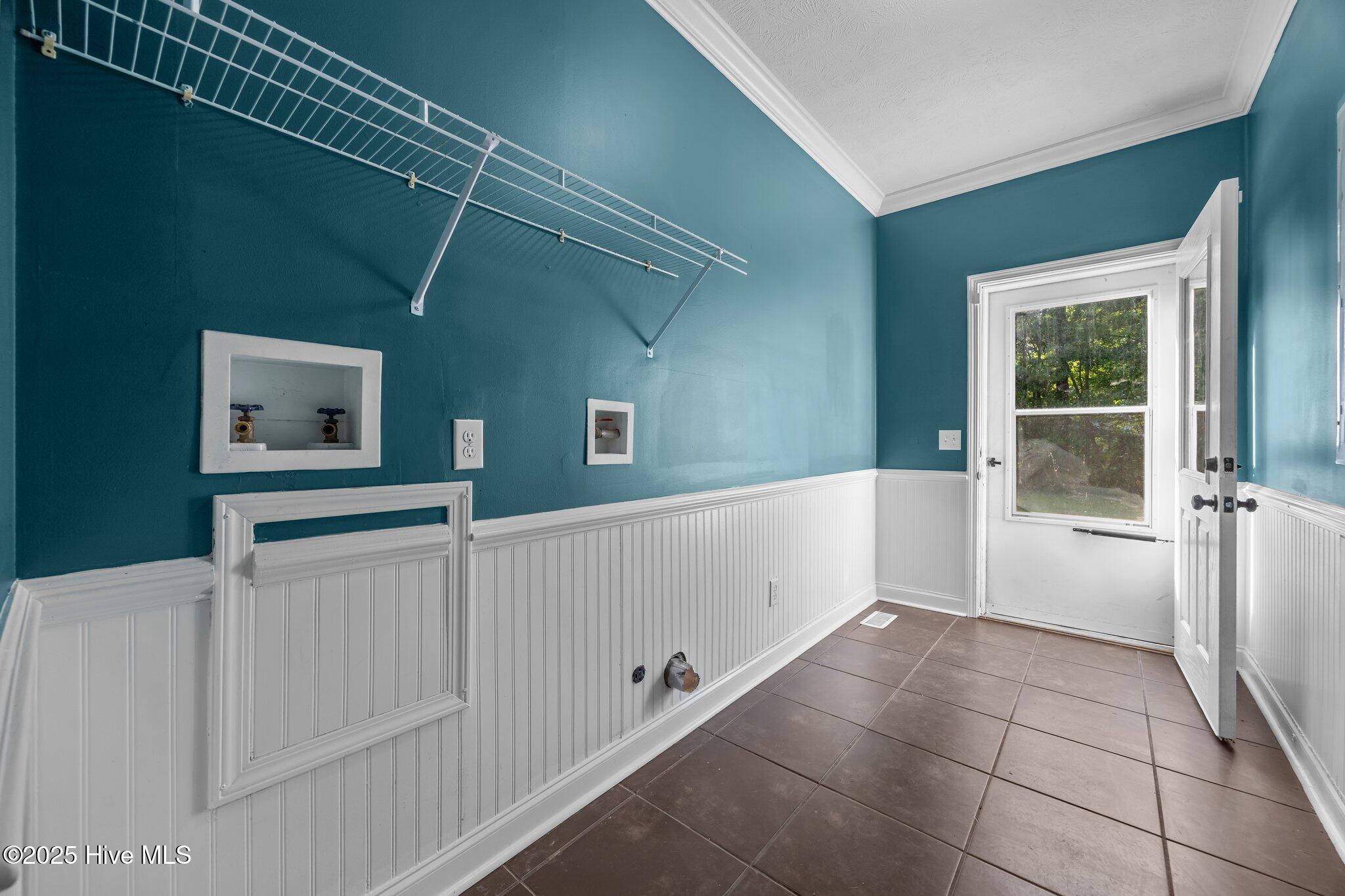 103 Meadowview Road Jacksonville, NC 28540 - Photo 39 of 50 Mud Room/Laundry Room