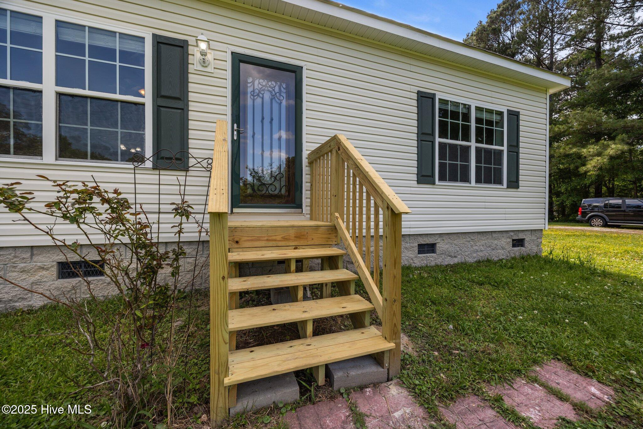 103 Meadowview Road Jacksonville, NC 28540 - Photo 41 of 50 Front Porch to Den
