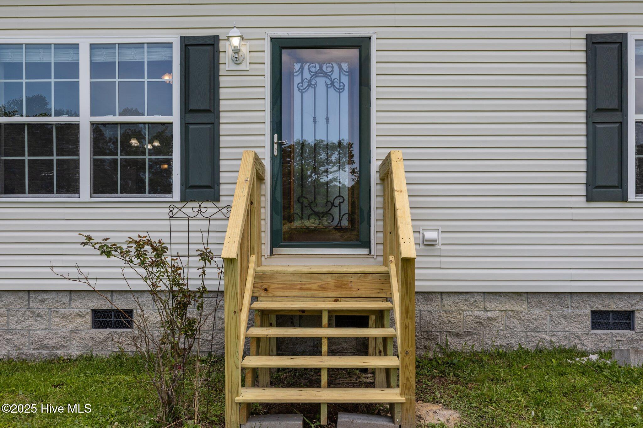 103 Meadowview Road Jacksonville, NC 28540 - Photo 42 of 50 Front Porch to Den
