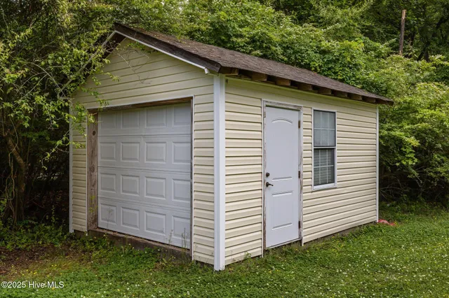 $2,500 | 103 Meadowview Road, Jacksonville, NC 28540