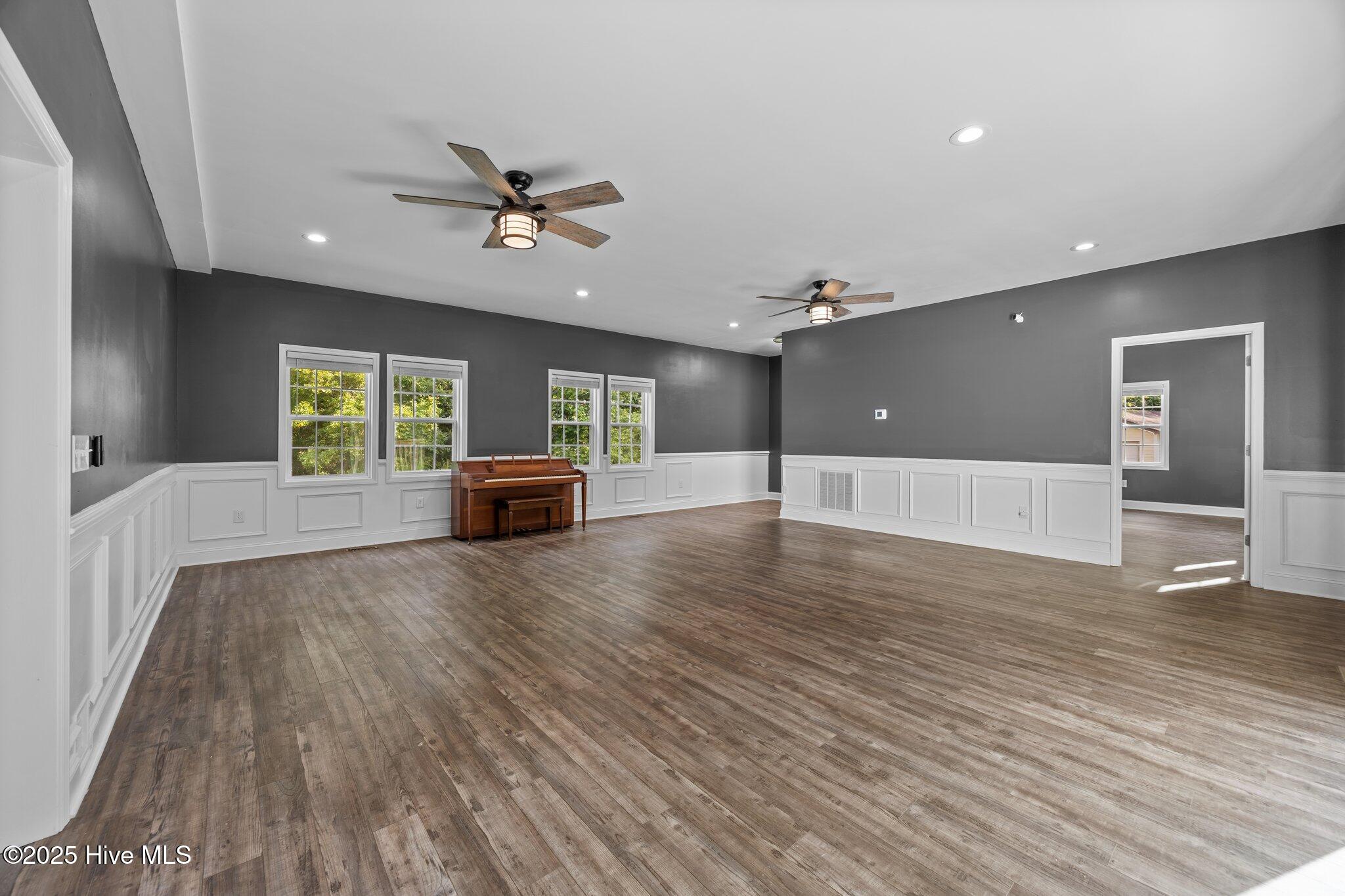 103 Meadowview Road Jacksonville, NC 28540 - Photo 10 of 50 Living Room