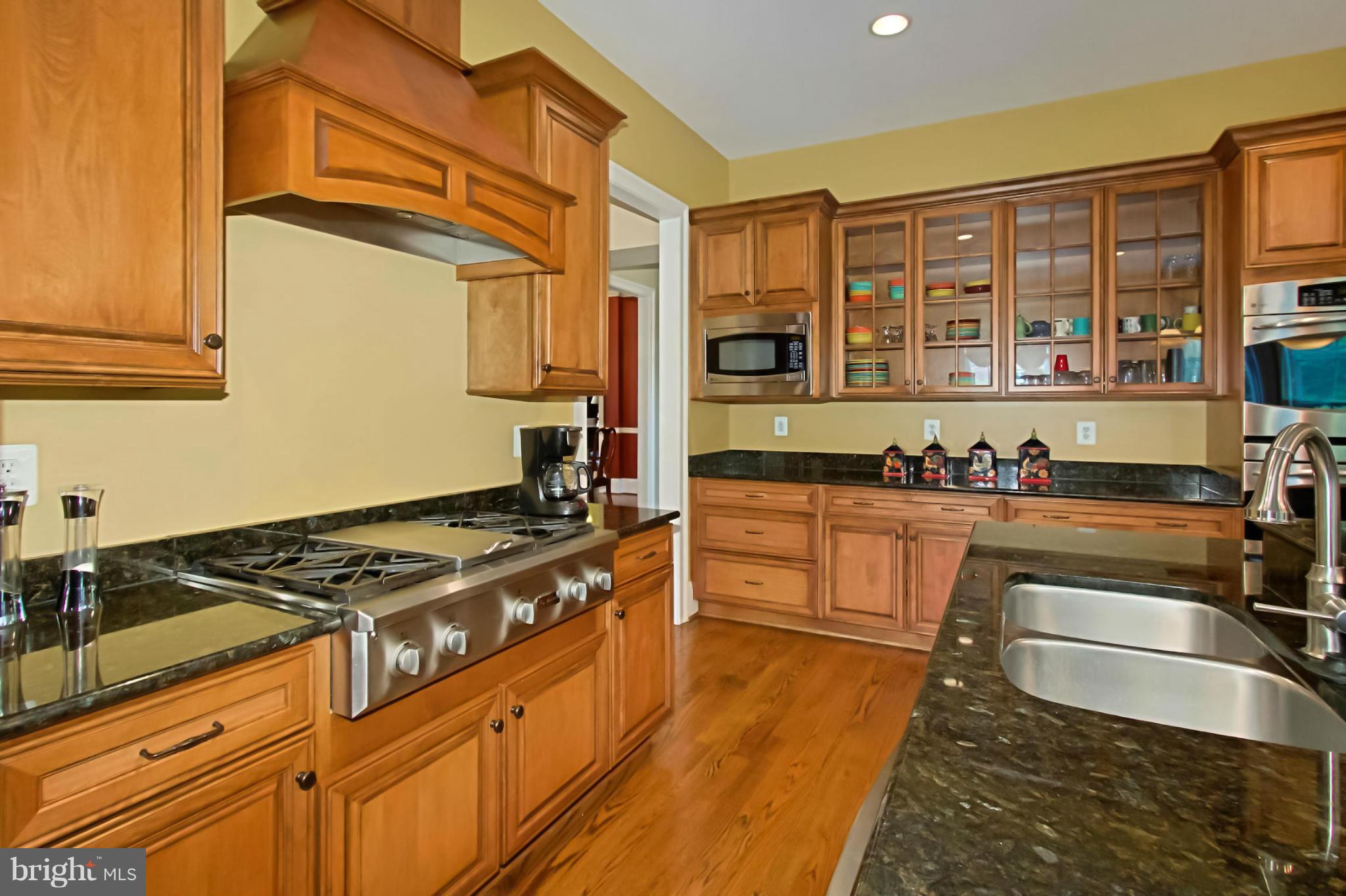 5555 Little Falls Road Arlington, VA 22207 - Photo 9 of 23 Kitchen