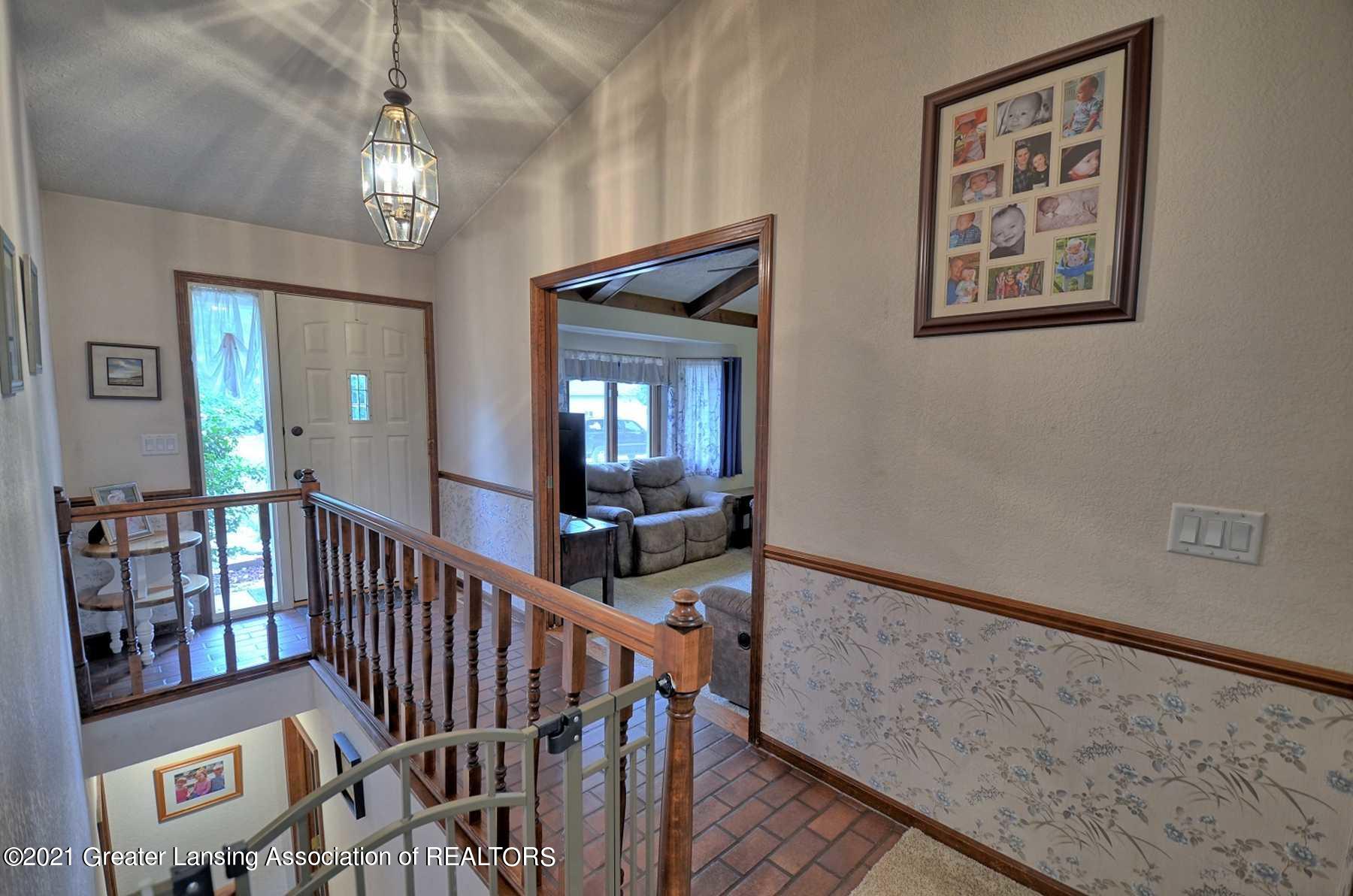 14810 West Stoll Road Eagle, MI 48822 - Photo 7 of 43 Front hall