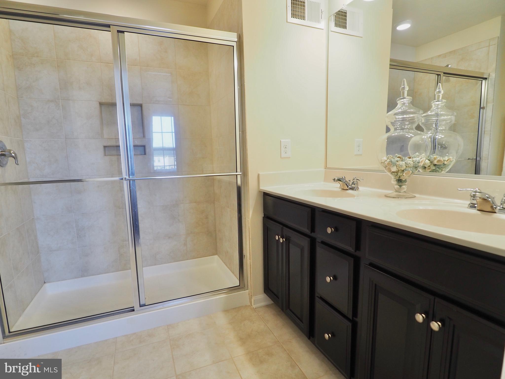 8890 Quarry Road Manassas, VA 20110 - Photo 10 of 21 Master Un-Suite Bathroom