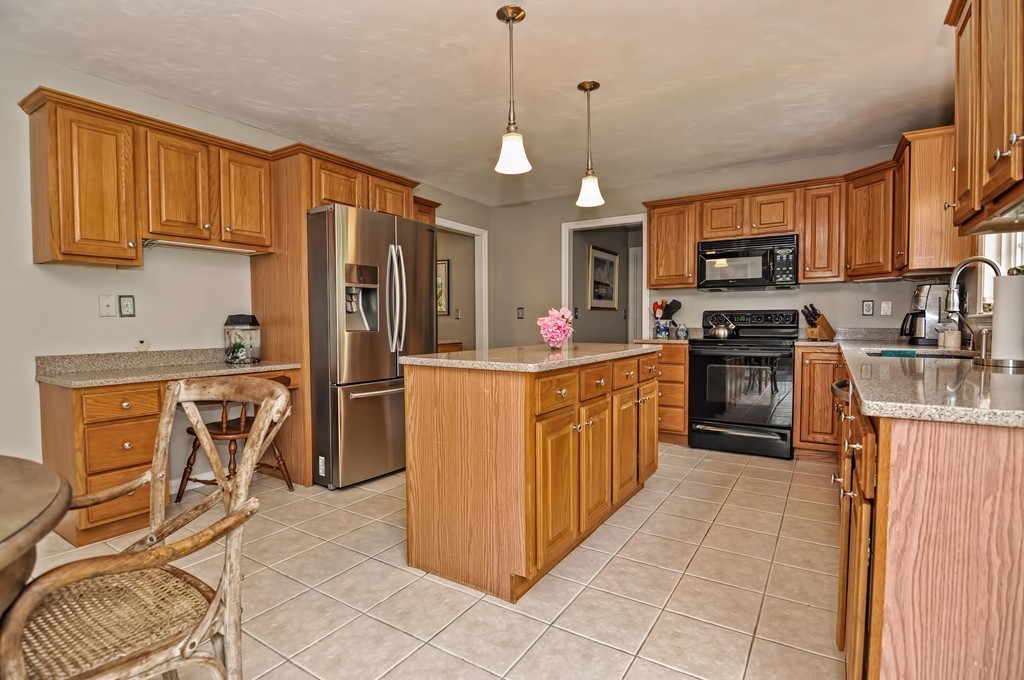 29 Rhodes Street Plainville, MA 02762 - Photo 3 of 30 Gallery Image 3