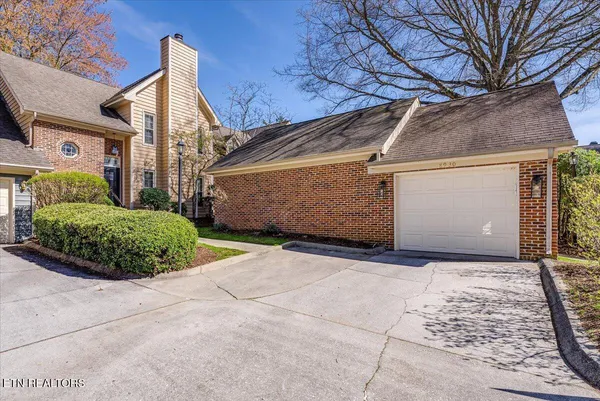 $2,595 | 8930 Wesley Place, Knoxville, TN 37922