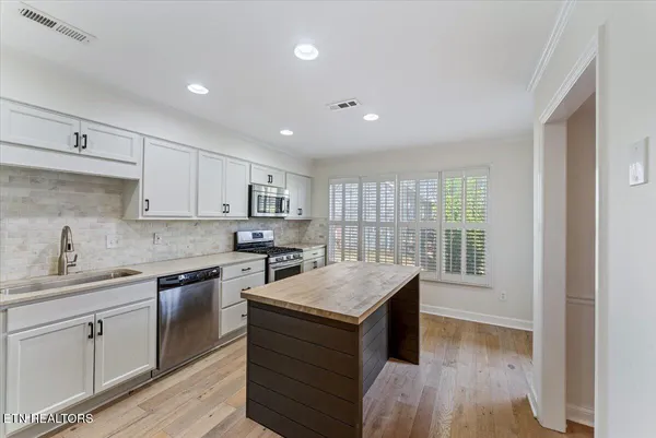 $2,595 | 8930 Wesley Place, Knoxville, TN 37922