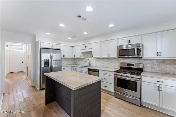 $2,595 | 8930 Wesley Place, Knoxville, TN 37922