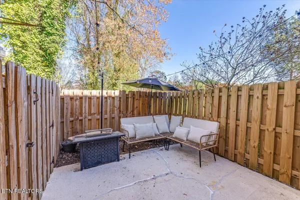 $2,595 | 8930 Wesley Place, Knoxville, TN 37922