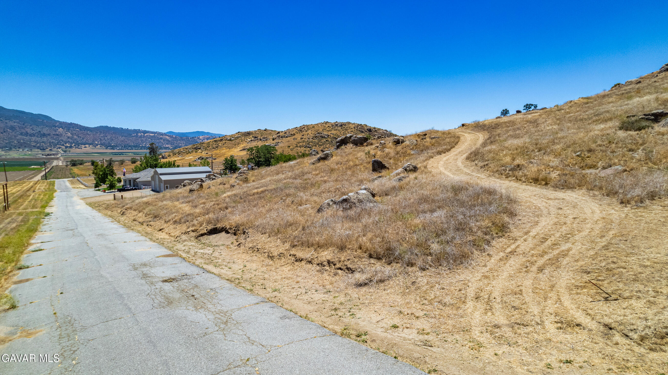 Castle Gate Drive Tehachapi, CA 93561 - Photo 5 of 16 4
