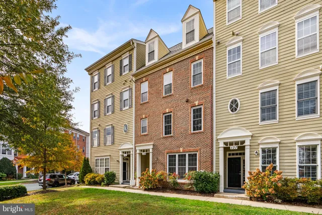$523,000 | 139 Chevy Chase Street, Unit 139, Gaithersburg, MD 20878