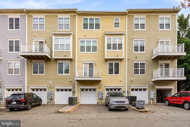 $523,000 | 139 Chevy Chase Street, Unit 139, Gaithersburg, MD 20878