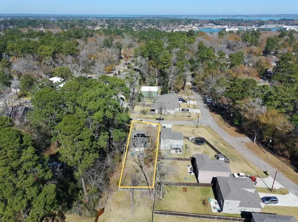 $2,000 | 804 Pearl River, Conroe, TX 77316