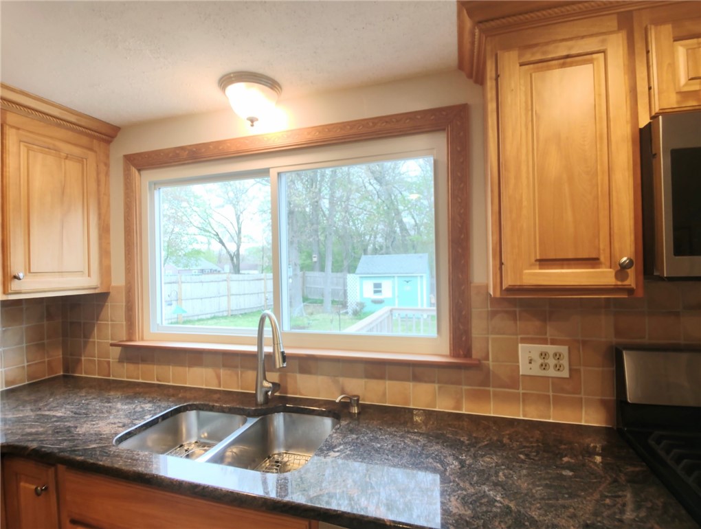 26 Potomac Road Warwick, RI 02888 - Photo 9 of 50