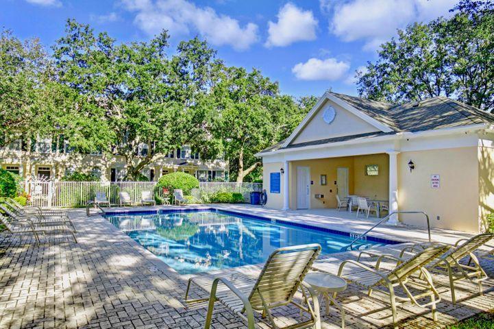 137 Courtenay Court Jupiter, FL 33458 - Photo 7 of 8 courtenaypool