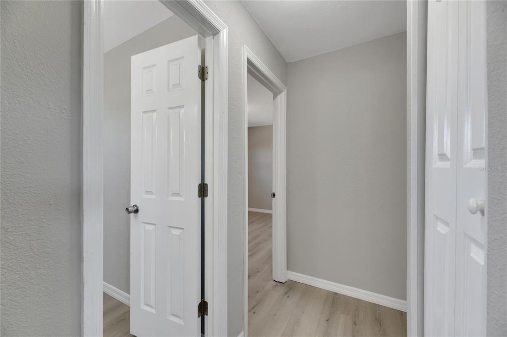 527 Fox Run Trail Apollo Beach, FL 33572 - Photo 27 of 73 a view of a hallway with wooden floor