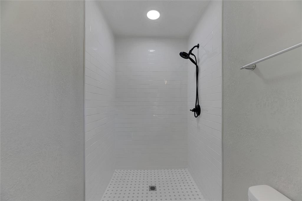 527 Fox Run Trail Apollo Beach, FL 33572 - Photo 39 of 73 a bathroom with a shower