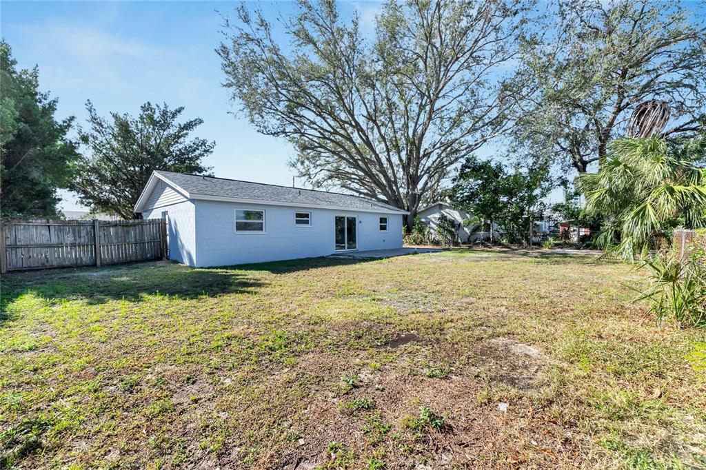 527 Fox Run Trail Apollo Beach, FL 33572 - Photo 45 of 73 a front view of house with yard and trees in the background