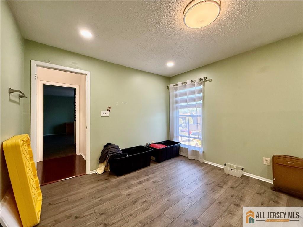 105 Westgate Drive, Unit 105 Edison, NJ 08820 - Photo 21 of 28 a living room with furniture